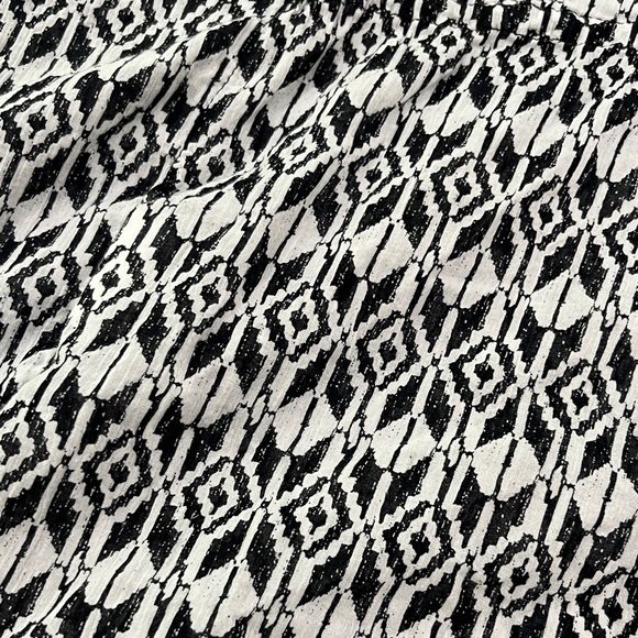 NEW Old Navy Black and White Patterned Short Sleeve Top - Picture 6 of 6